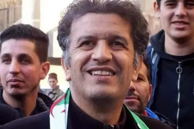 بسبب انتقاده تدبير حرائق الغابات.. الأمن الجزائري يعتقل المعارض فتحي غراس